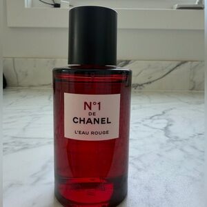 No 1 de CHANEL L’Eau Rouge